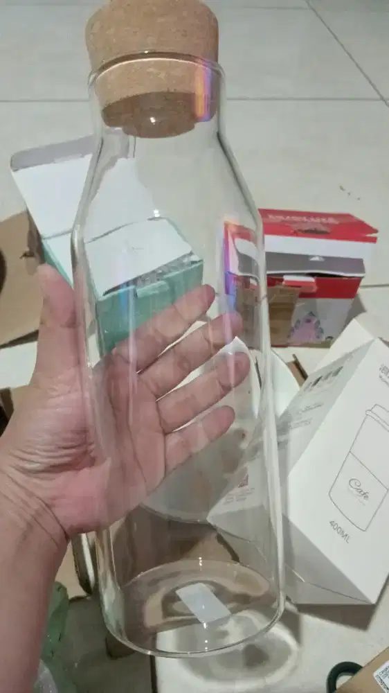 Pitcher kaca tutup gabus