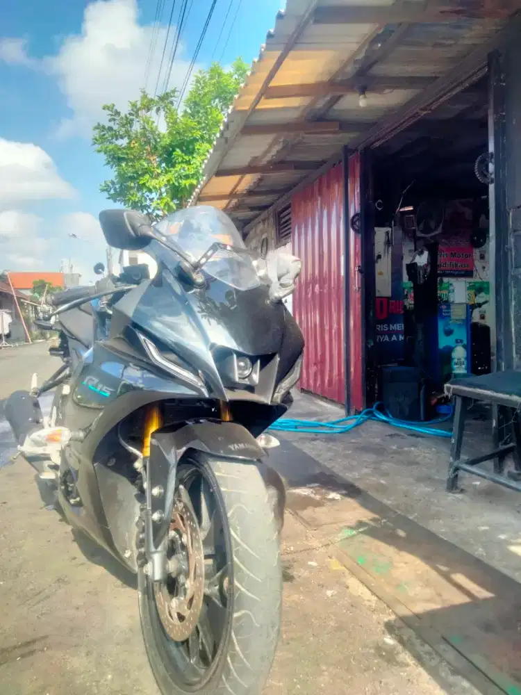 Yamaha r15 hitam