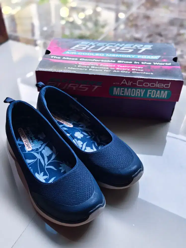 Sepatu Wanita Skechers