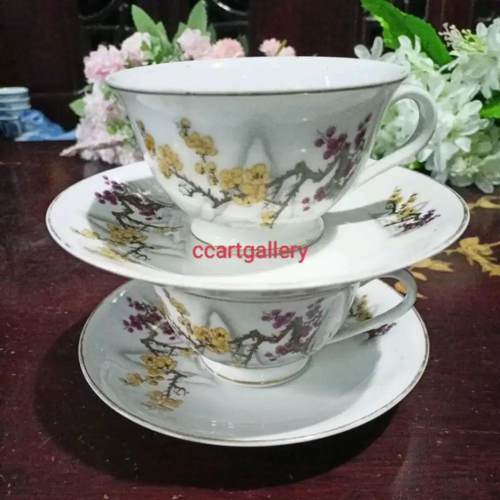 Cangkir teh lawas bunga Sakura