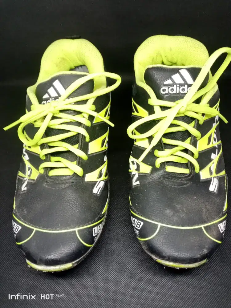 Sepatu olahraga