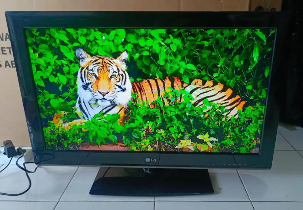 TV ANALOG MERK LG tipe LCD 32inc