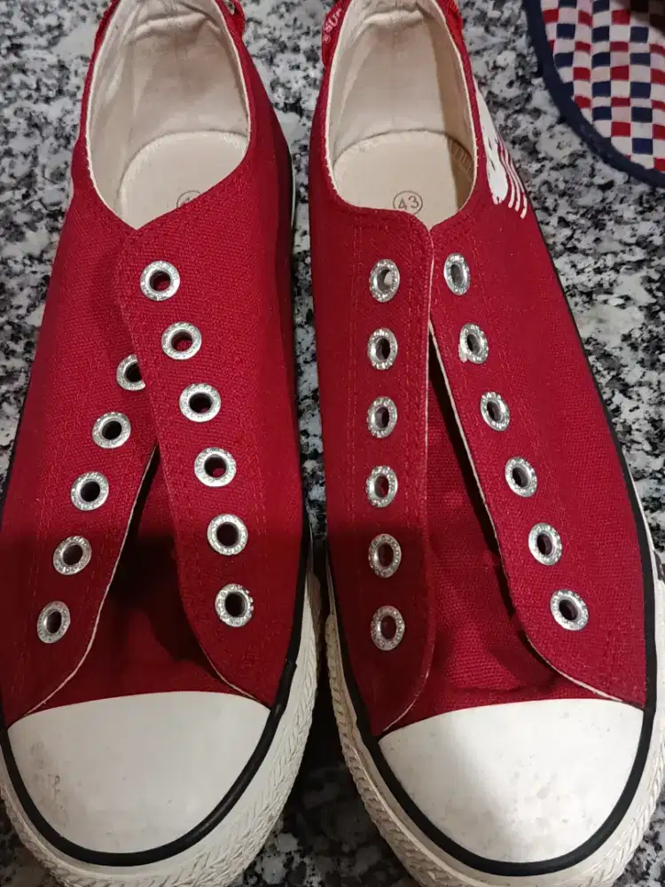 Dijual sepatu merah,cewek-cowok