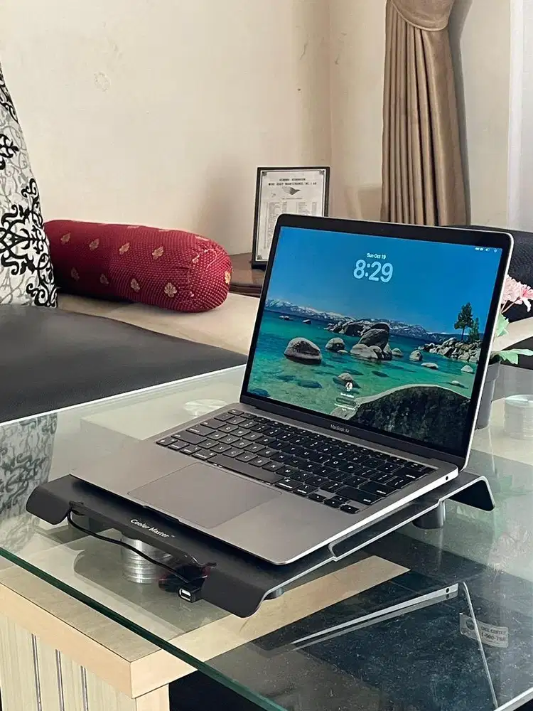 Macbook Air M1 2020 8/256 GB ex iBox