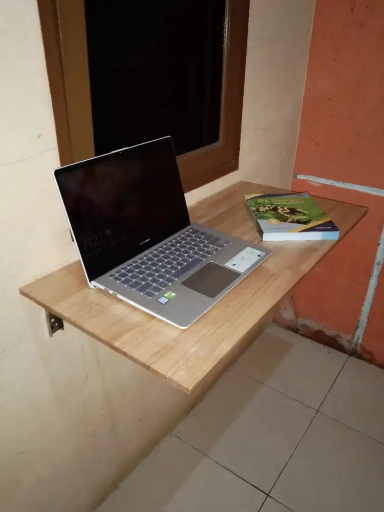 Meja lipat dinding