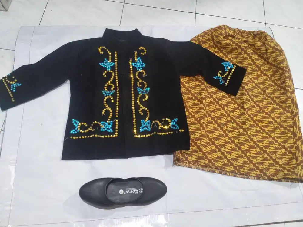 Di jual baju adat untuk usia 2- 5 th,TK/PAUD