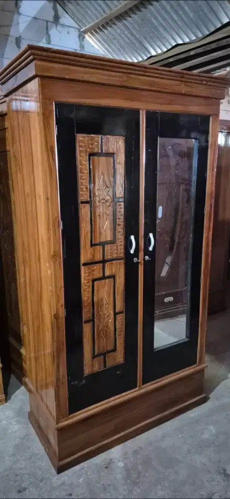 LEMARI JATI 2 PINTU