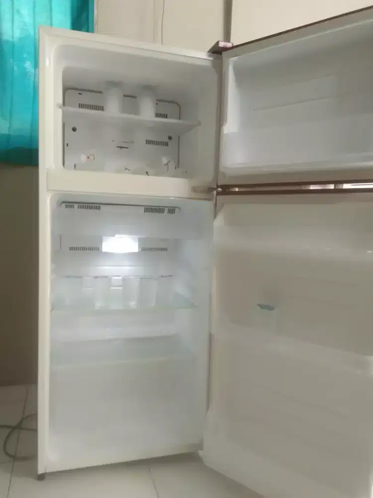 Kulkas Sharp 2 Pintu