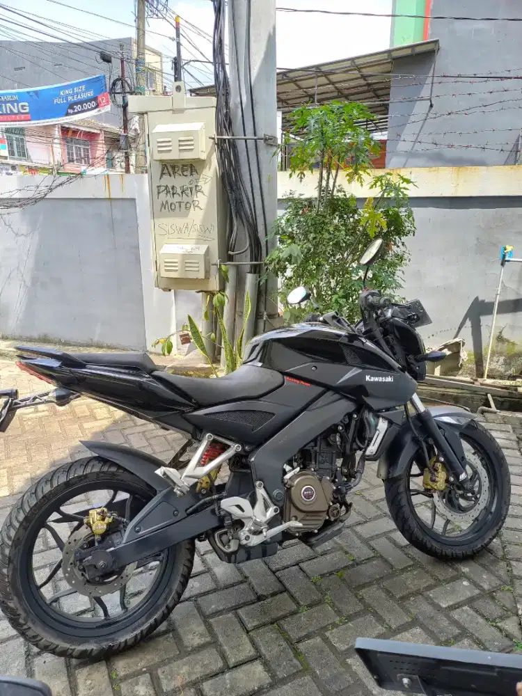 KAWASAKI BAJAJ PULSAR 200NS