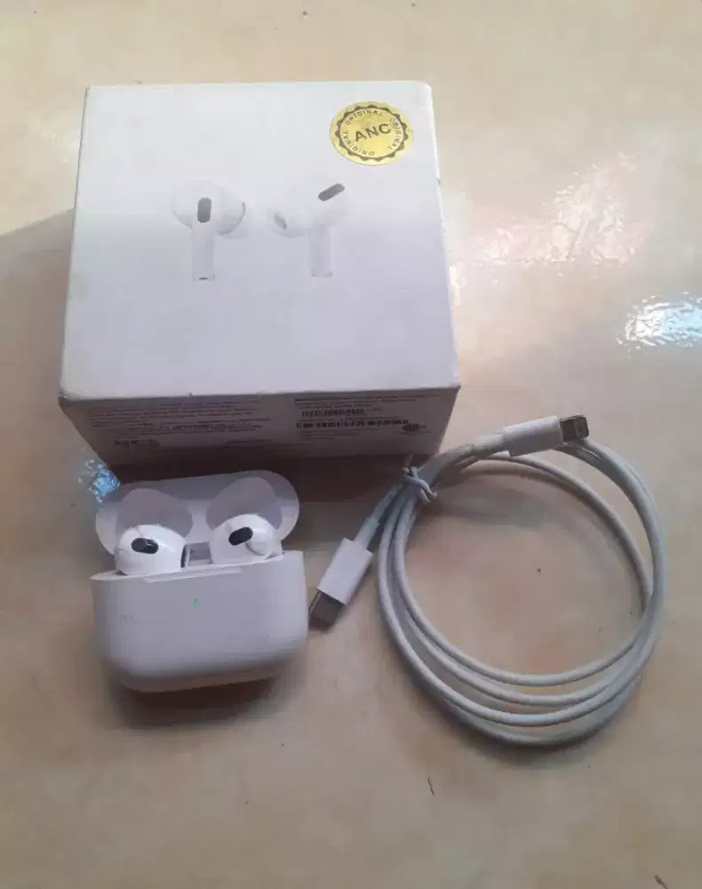 Original Apple Airpods Pro Gen 3