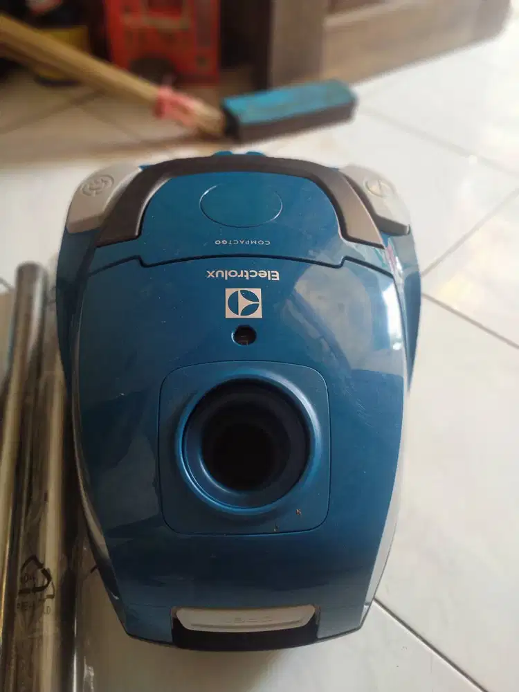 Dijual cepat vacuum cleaner merk electrolux