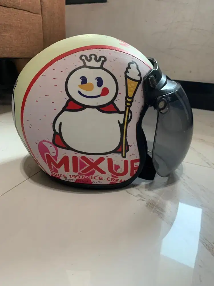 Helm anak Mixue seris