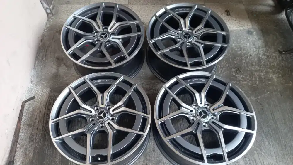 di jual velg mercy AMG r19 lebar 8..9  original e300 2023 mulus
