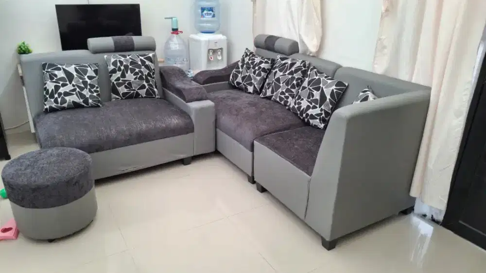 Sofa abu-abu 5 seat masih bagus bantal lengkap