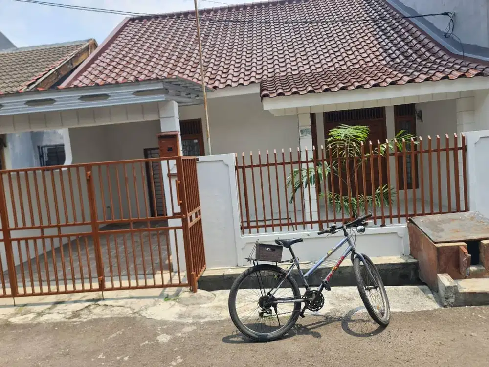 Disewakan rumah bagus ,baru renov,selangkah ke pintu tol kukusan