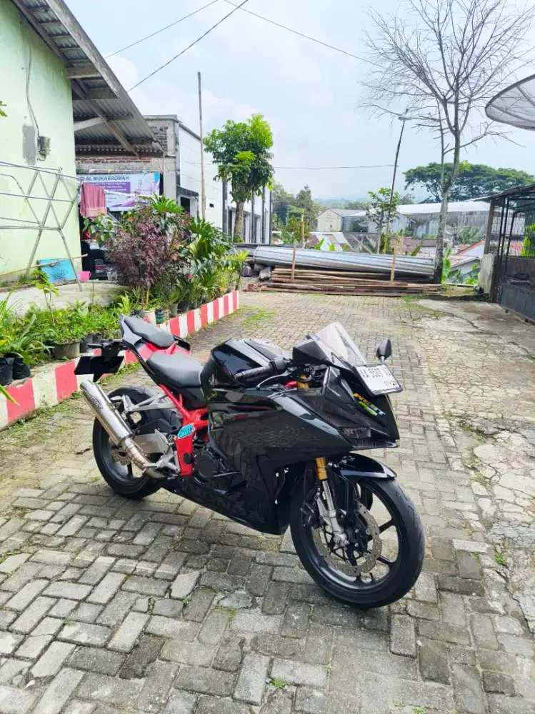 CBR 250 RR Mate Gunpowder Black Metalic