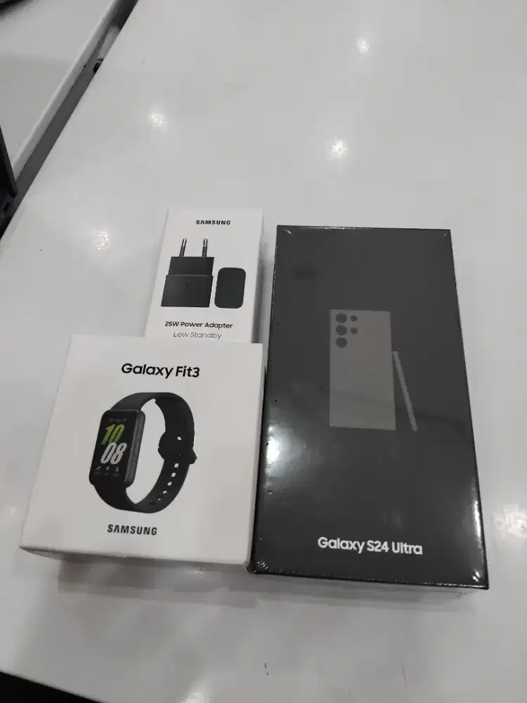 Weekend day Samsung S24 Ultra free fit3 + adapter 25w & speker premium