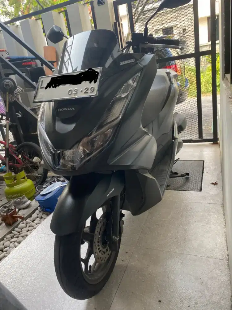 Jual PCX 160 ABS 2024 Hitam Doff (gold)