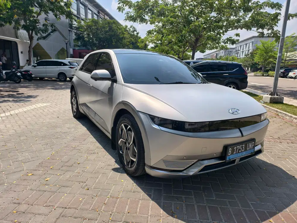 2023 Hyundai Ioniq 5 – Signature Standard Range – Gold Matte