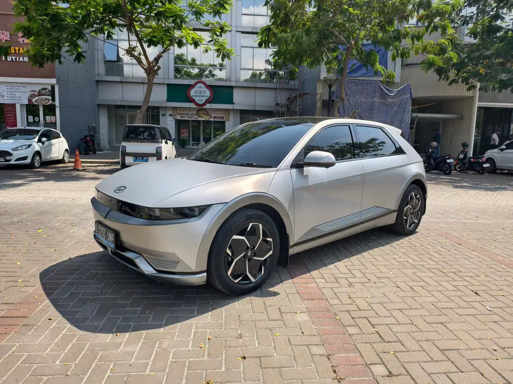 2023 Hyundai Ioniq 5 – Signature Standard Range – Gold Matte
