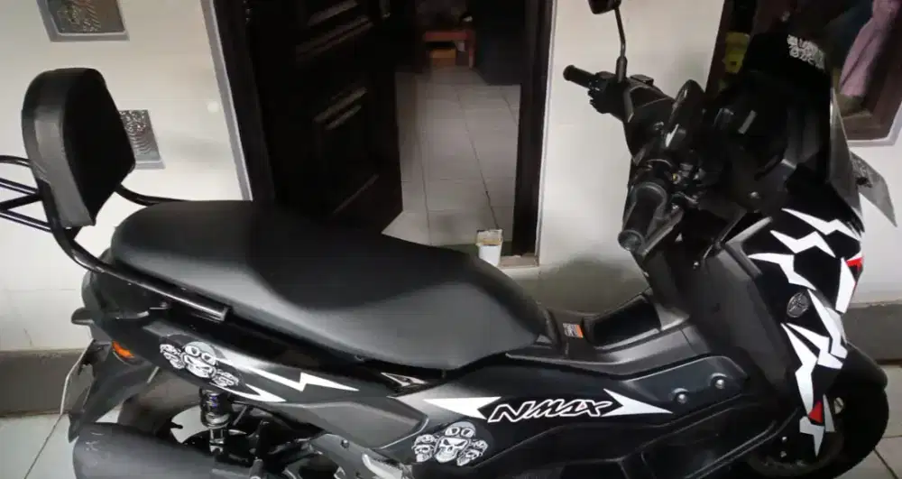 Di jual nmax neo hitam glossy istimewa