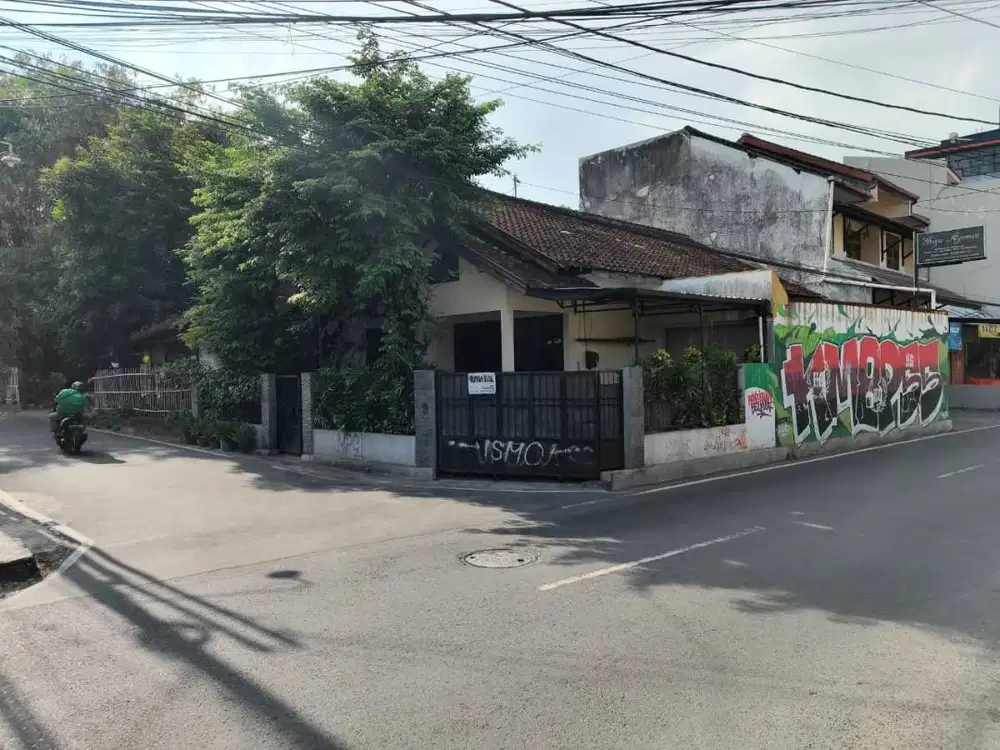 Rumah Pinggir Jalan Besar Dekat Dekat UPN dan STIE YKPN Caturtunggal