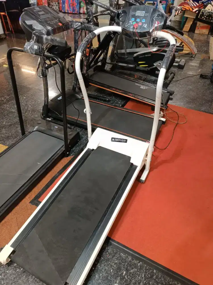 Treadmill elektrik bekas display toko