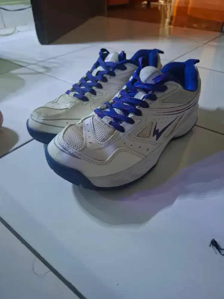 Sepatu bulutangkis eagle Odyssey