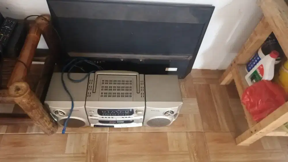 Radio jadul polytron .. radio kaset pita aux..