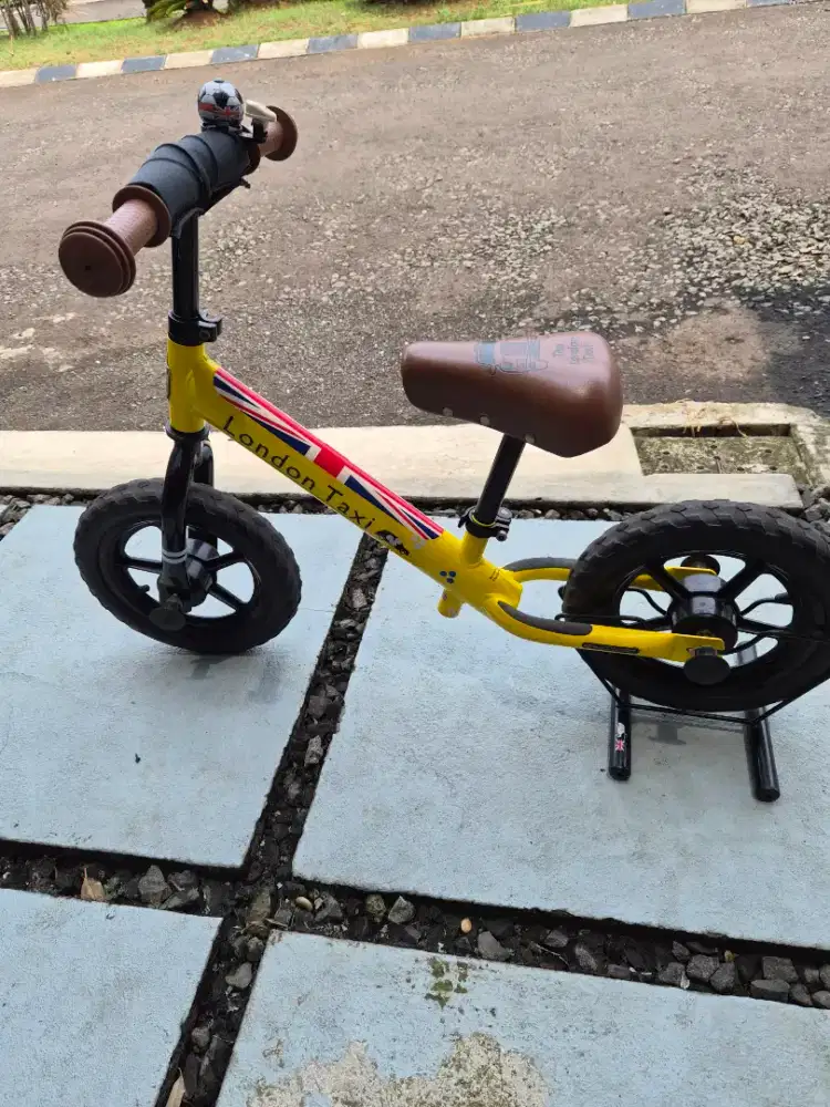 Balance bike push bike london taxi preloved
