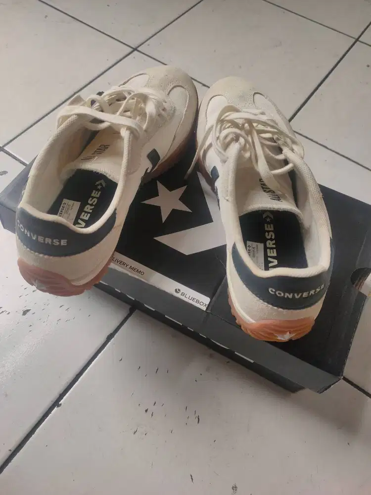 Sepatu Converse ukuran 40