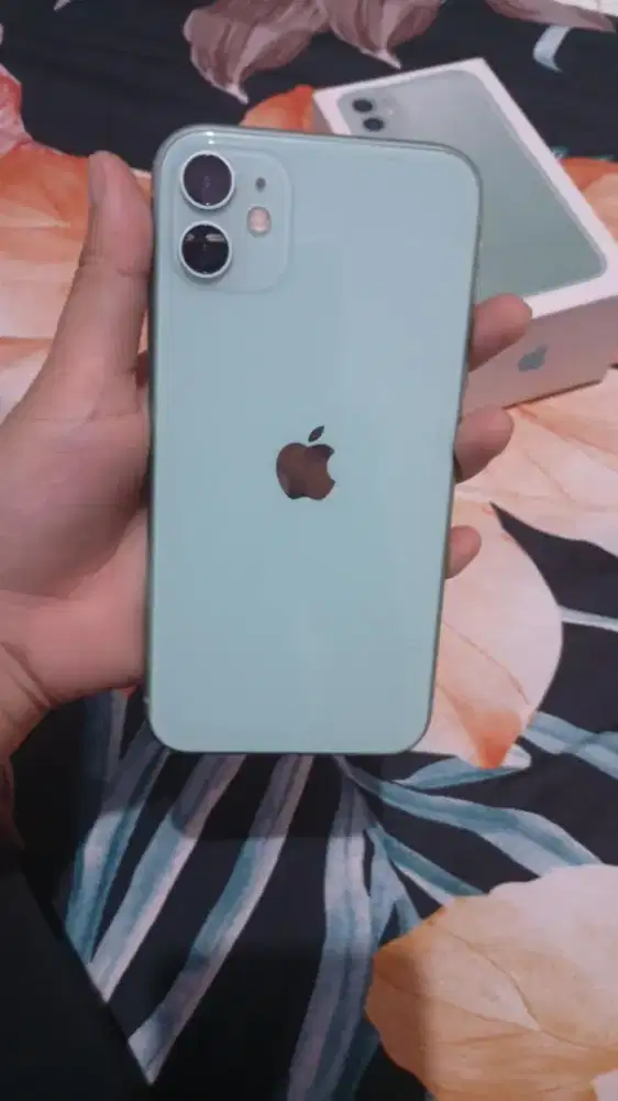 IP 11 64 GB, SECOND NO MINUS