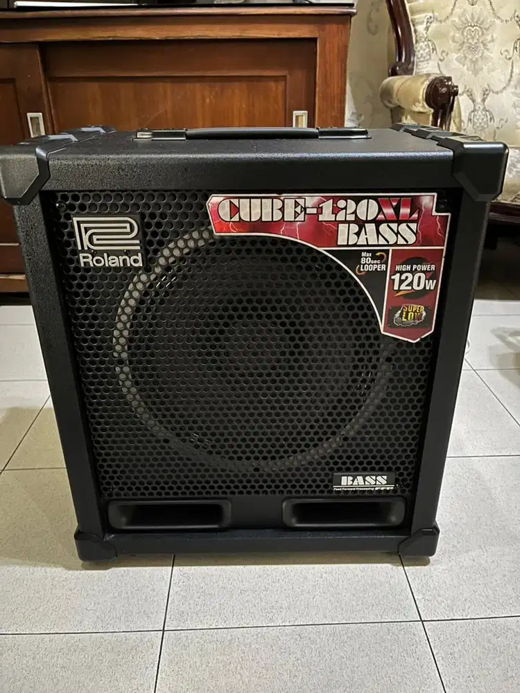 Roland Cube 120XL Bass Guitar amplifier