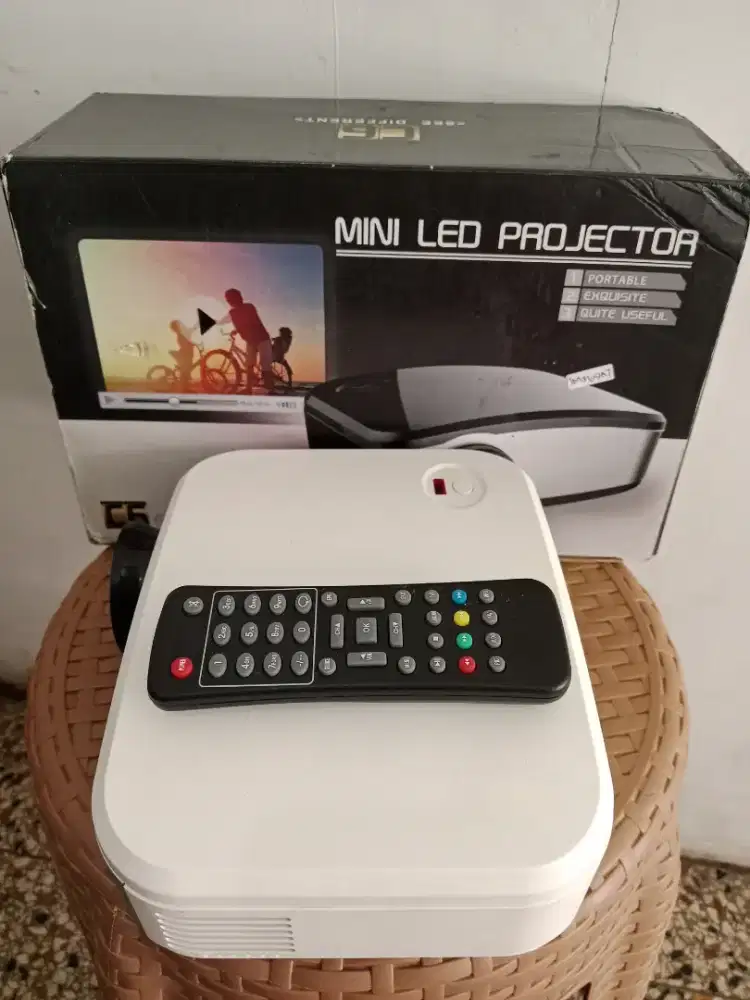 Proyektor Wifi Hdmi Murah  Lcd Infocus Epson Led Bekas Mini Android