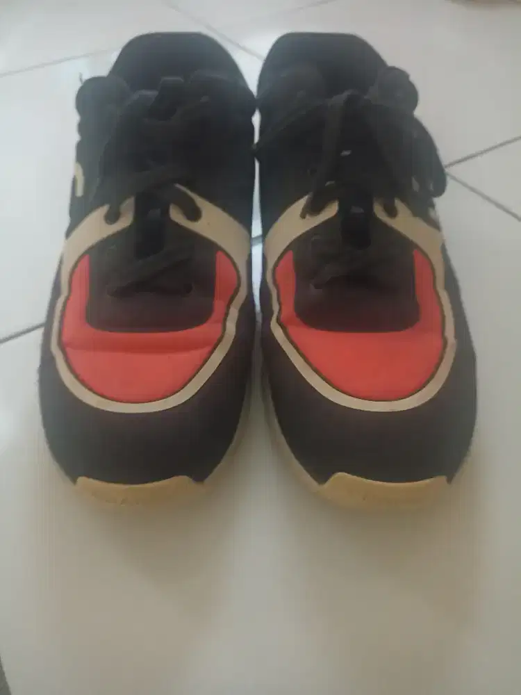 Sepatu sport casual CHANNEL