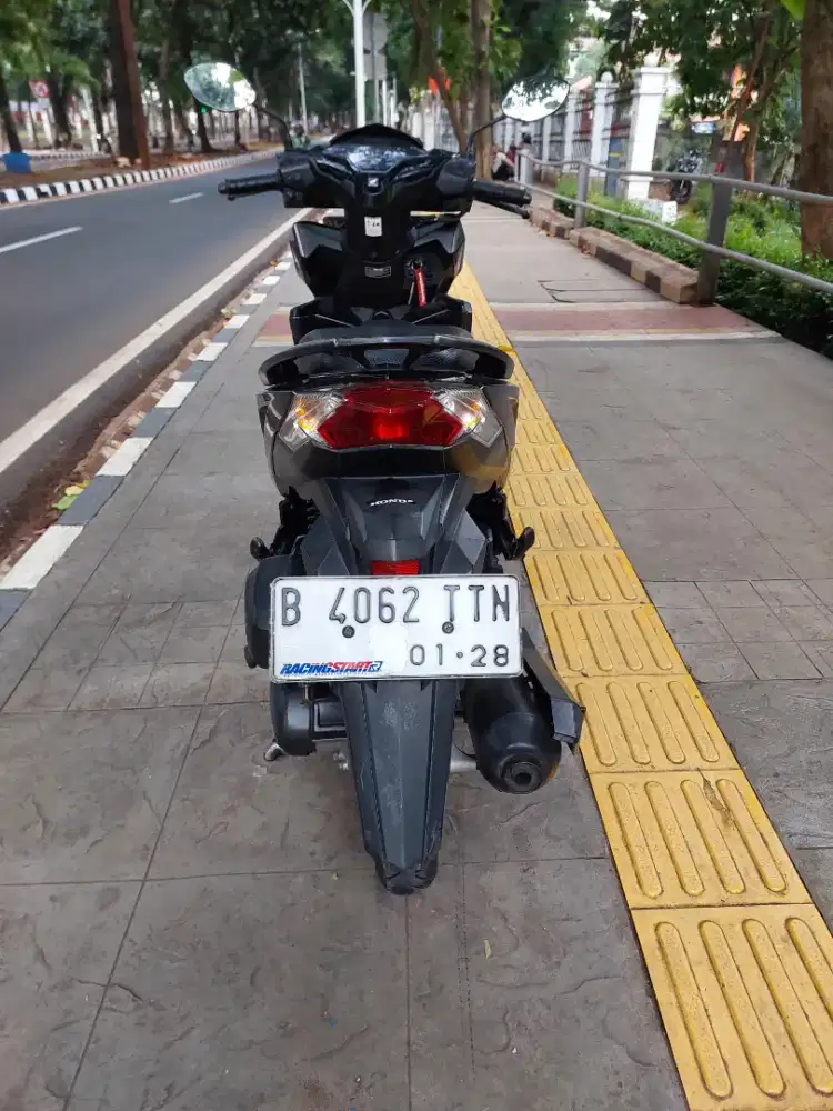DIJUAL CASH HONDA VARIO 125 LED OLD CBS THN 2017 PAJAK IDUP SIAP PAKAI
