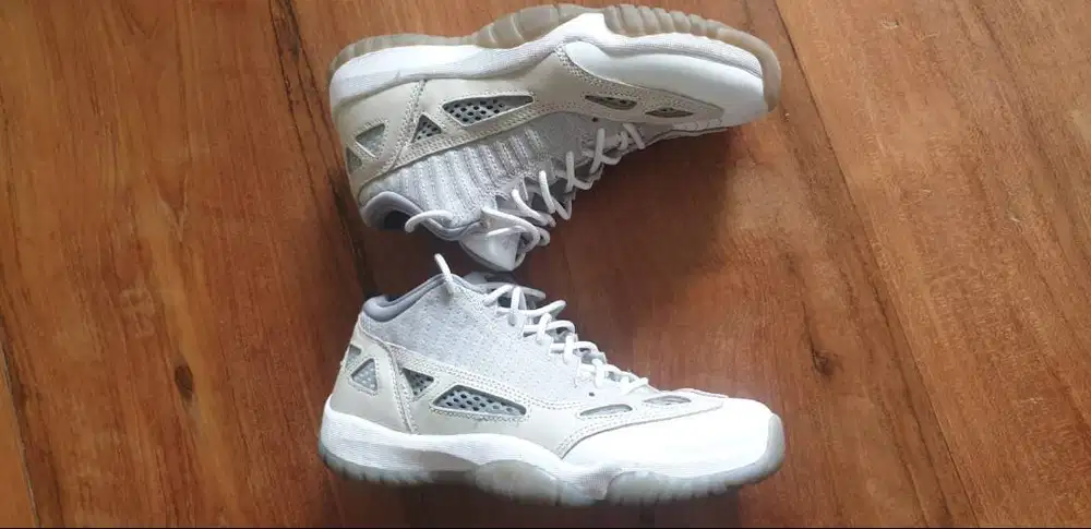 Sepatu Nike Air Jordan Retro Low Ukuran 40