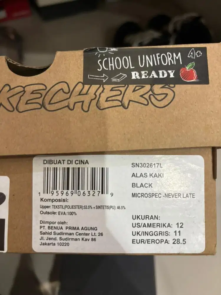Sepatu anak sekolah