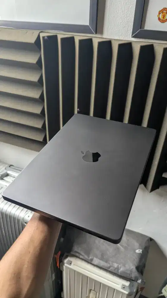 Mackbook pro m4 16/512GB 14 Inch Inter spaceblack (Baru 1 Bulan)