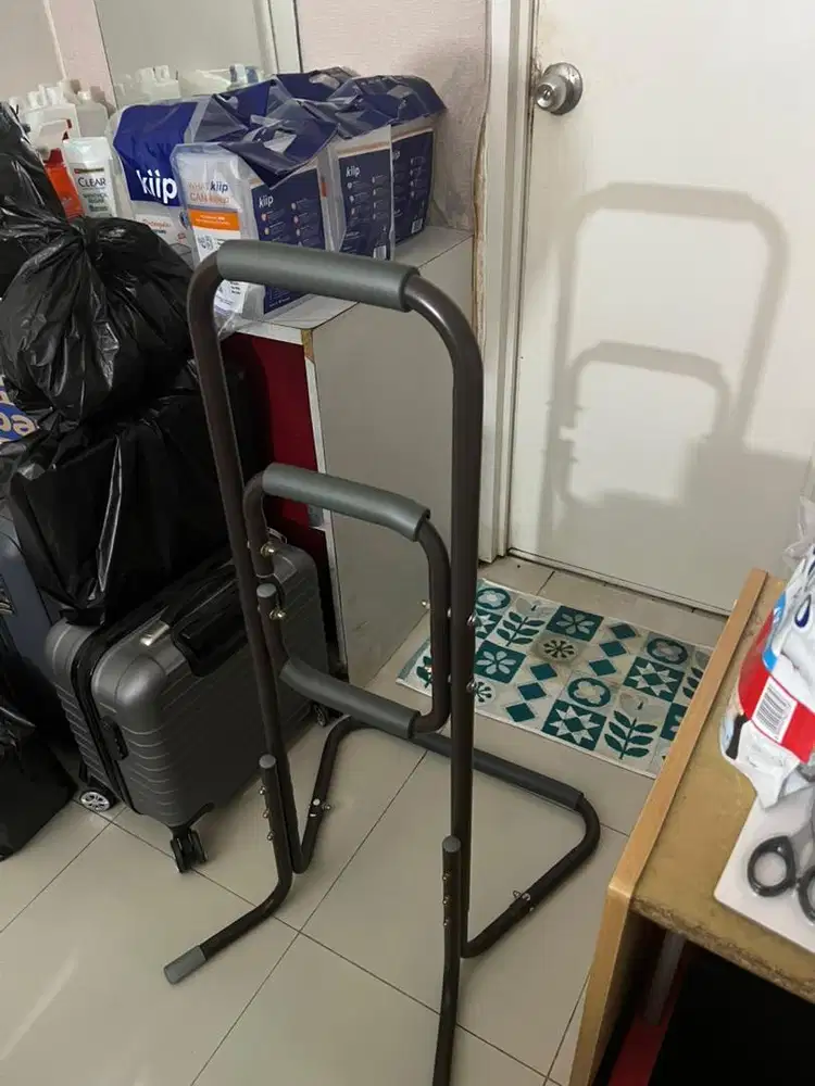 Alat Bantu Berdiri Lansia Handrail
