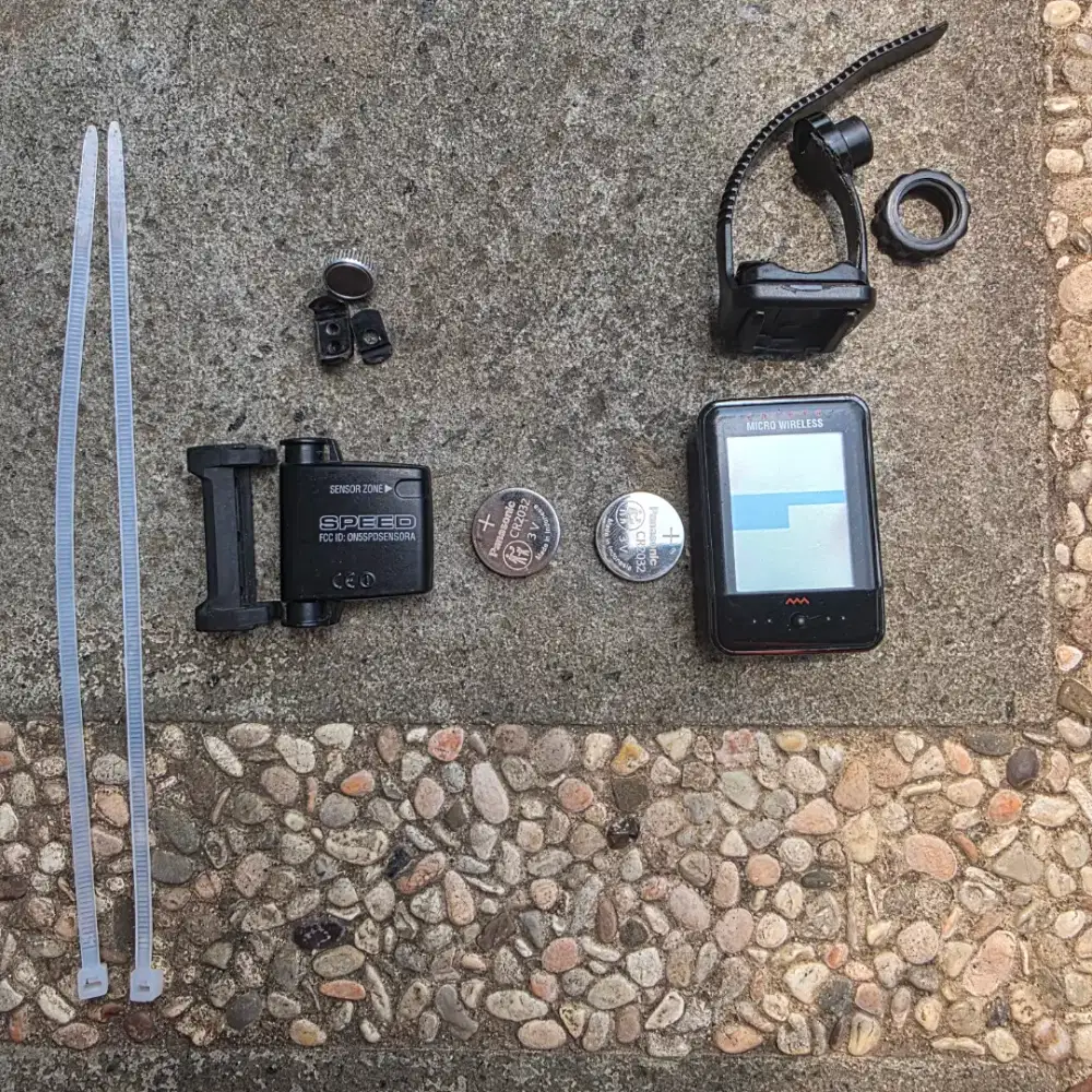 Cateye Micro Wireless Cyclocomp Computer Speedometer Velo Sepeda Gowes