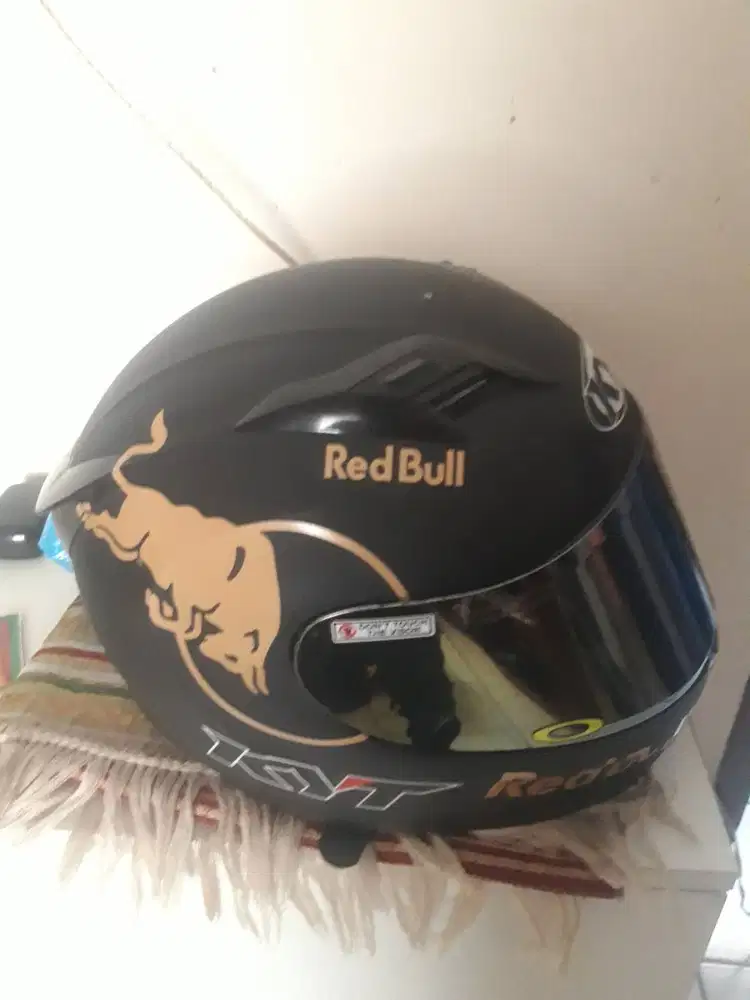 Dijual helm kyt red bull ukuran L warna hitam