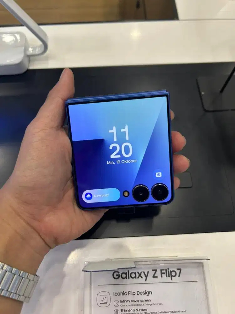 Credit Samsung Galaxy Z Flip7