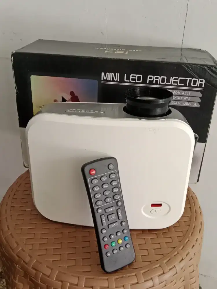 Proyektor Wifi Hdmi Murah  Lcd Infocus Epson Led Bekas Second Mini