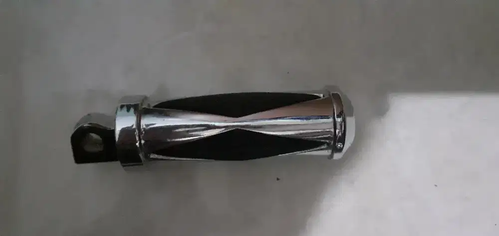Foot step chrome depan Harley Davidson