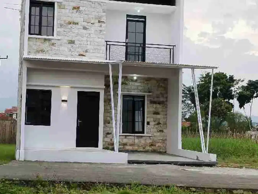 rumah 2 lantai tanah luas bangunan luas di Katapang Soreang