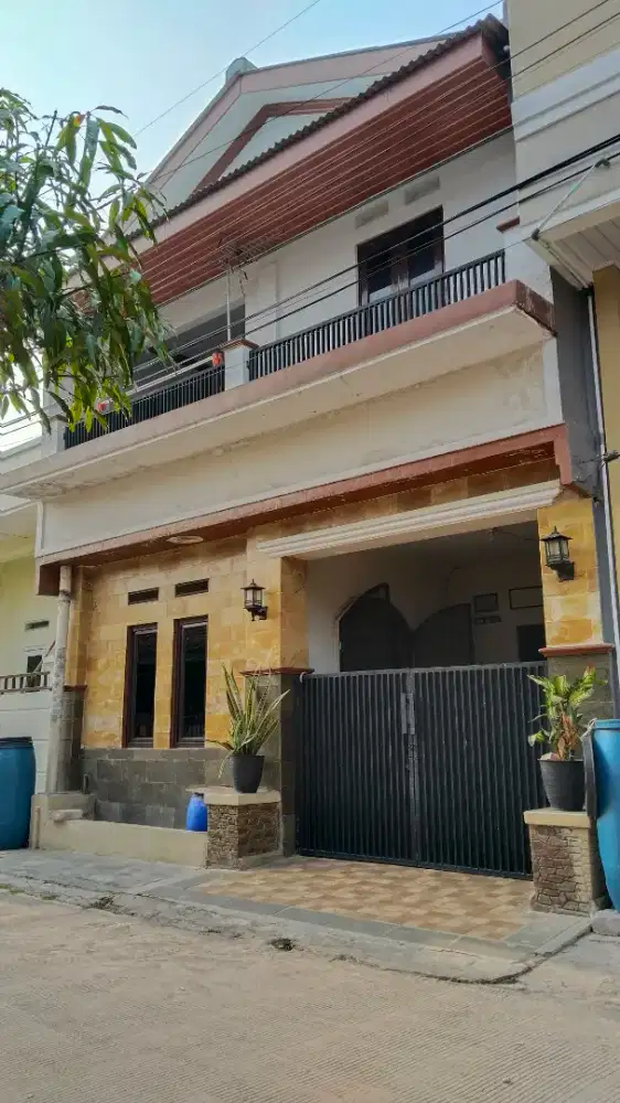 Dijual rumah 2 lantai siap huni