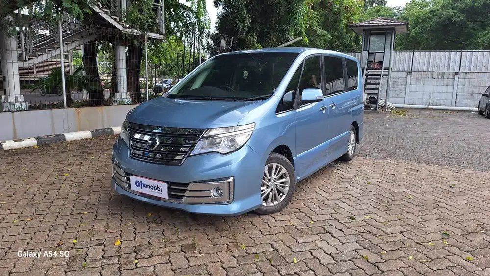 DP MURAH - Nissan Serena 2.0 Highway Star Panoramic Bensin-AT 2015