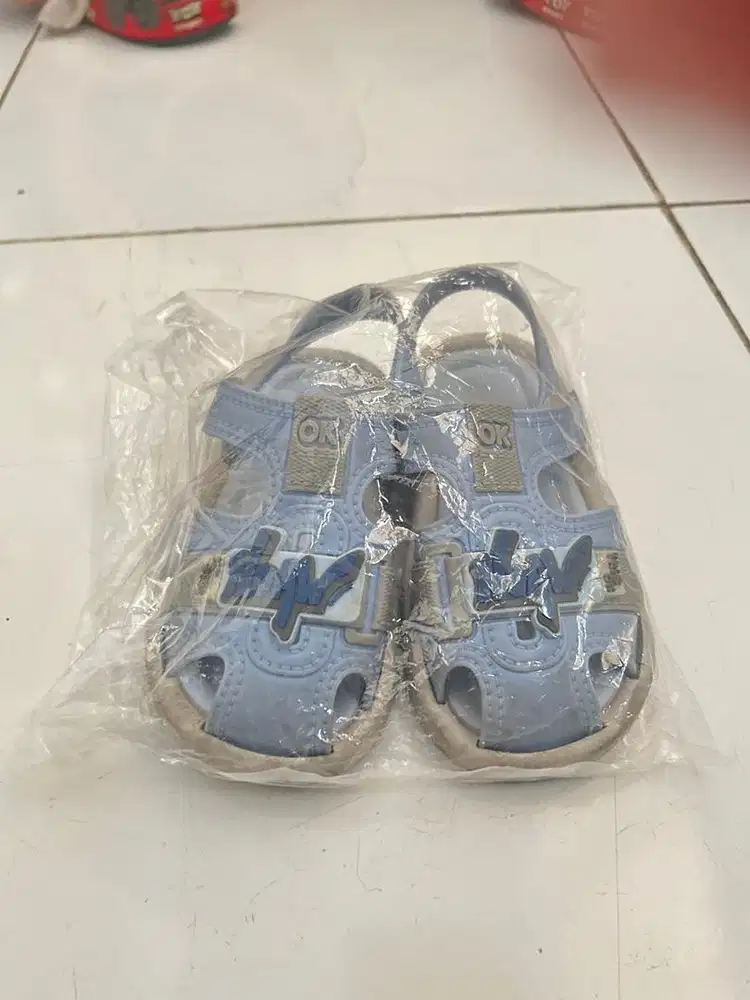 Sepatu Anak Bekas