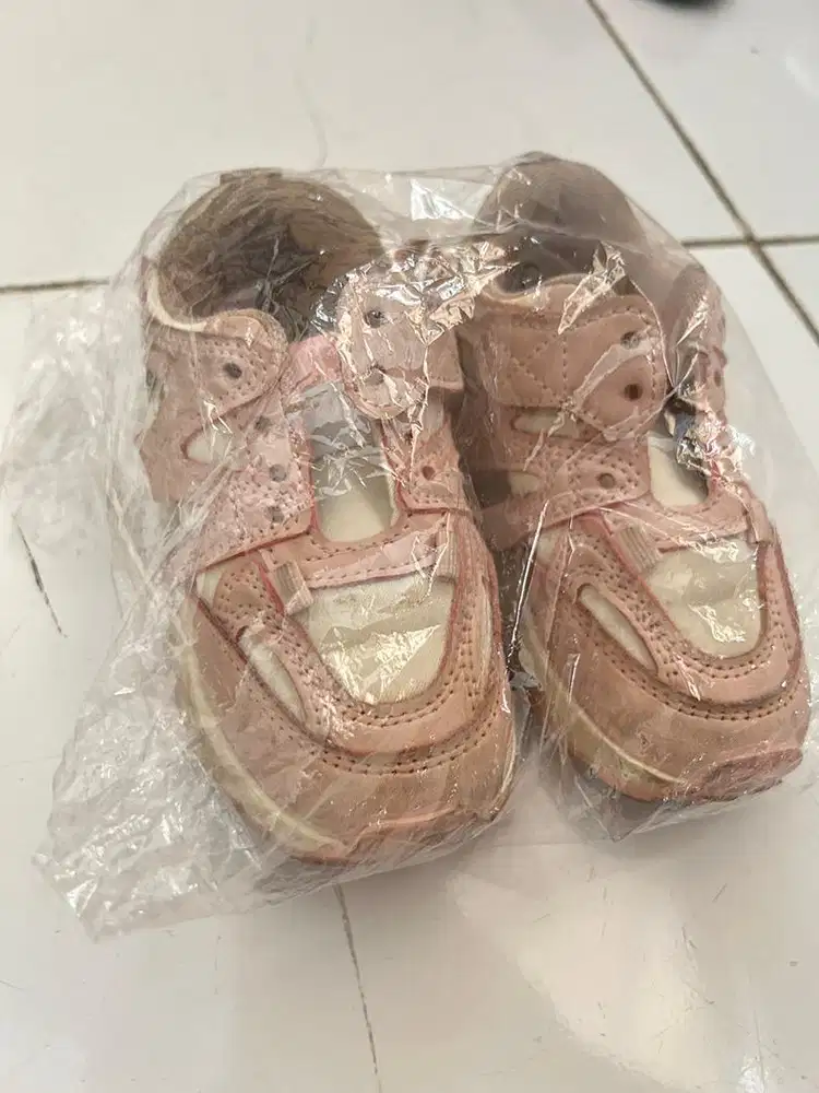 Sepatu Anak Bekas s